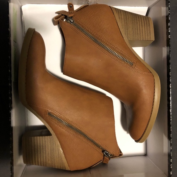 BOOTIES - Picture 2 of 3